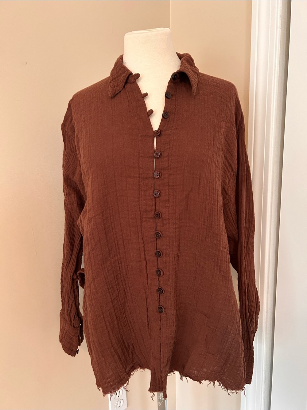 Casual Button-Front Shirt in Brown gauze